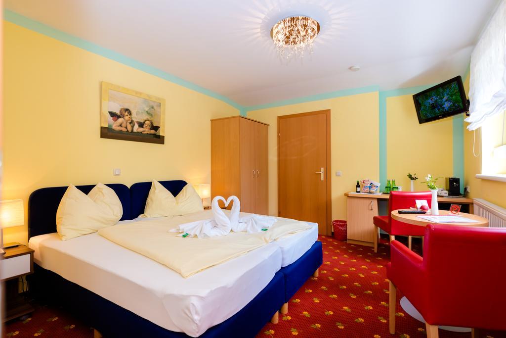 1A Hotel Steiner ยูเดนบวร์ก ภายนอก รูปภาพ