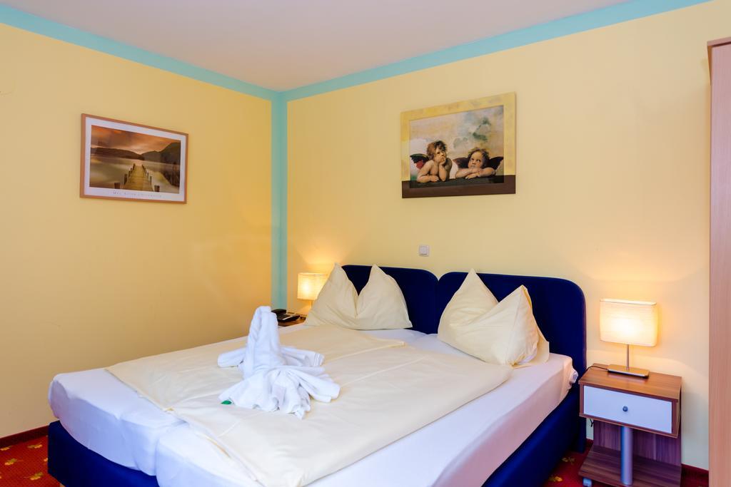 1A Hotel Steiner ยูเดนบวร์ก ภายนอก รูปภาพ
