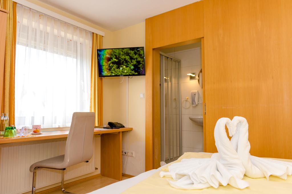 1A Hotel Steiner ยูเดนบวร์ก ภายนอก รูปภาพ